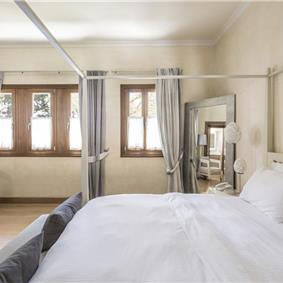 5 bedroom villa with infinity pool on Lefkada, sleeps up to 14